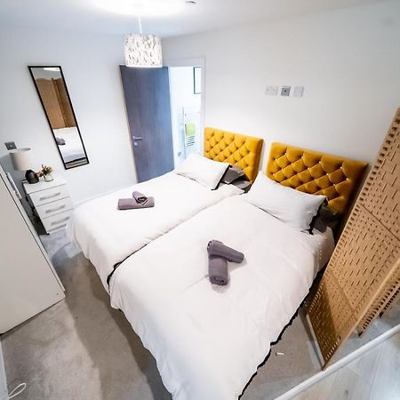 Bv Spacious 1-Bedroom Apartment Close To Town Center - Sleeps 6 Bradford  Exterior foto