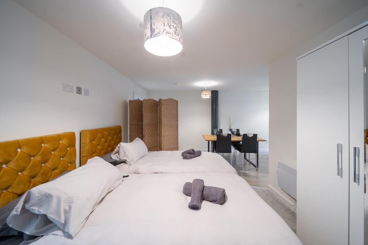 Bv Spacious 1-Bedroom Apartment Close To Town Center - Sleeps 6 Bradford  Exterior foto