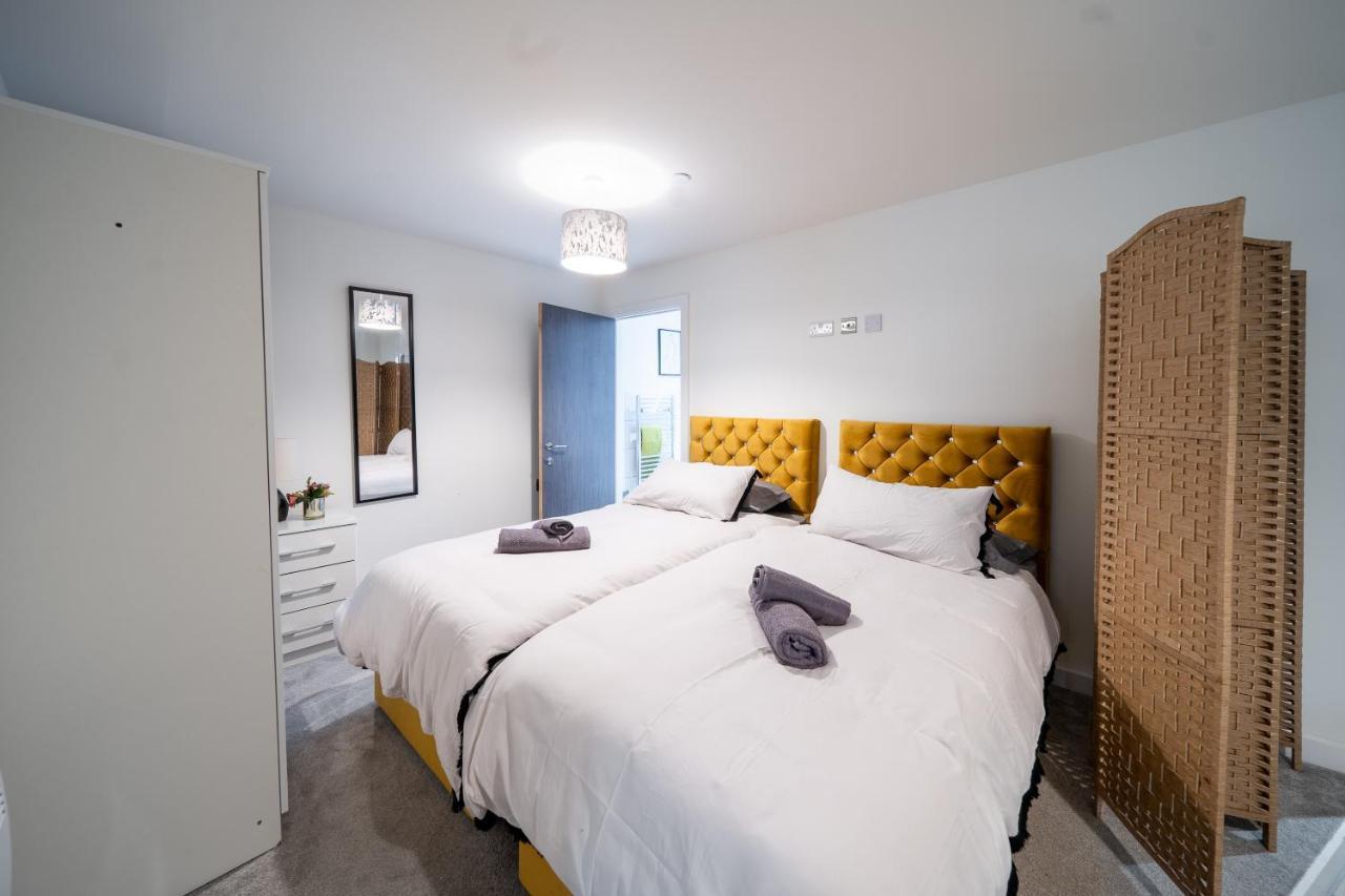 Bv Spacious 1-Bedroom Apartment Close To Town Center - Sleeps 6 Bradford  Exterior foto