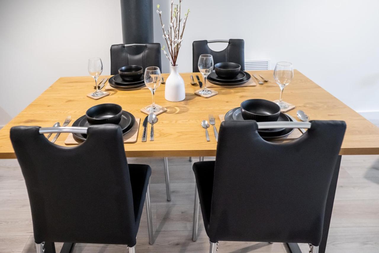 Bv Spacious 1-Bedroom Apartment Close To Town Center - Sleeps 6 Bradford  Exterior foto
